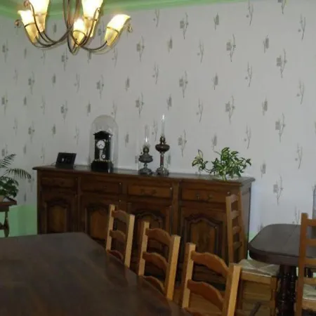 Accueillante Maison Familiale Avec Terrasse Et Confortables A Montigny-les-vaucouleurs - Fr-1-585-110 Houdelaincourt
