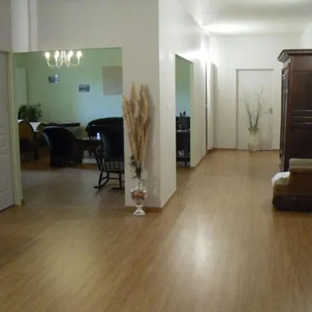 Bed & Breakfast Accueillante Maison Familiale Avec Terrasse Et Confortables A Montigny-les-vaucouleurs - Fr-1-585-110 *