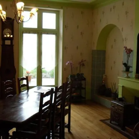 Accueillante Maison Familiale Avec Terrasse Et Confortables A Montigny-les-vaucouleurs - Fr-1-585-110 Bed & Breakfast