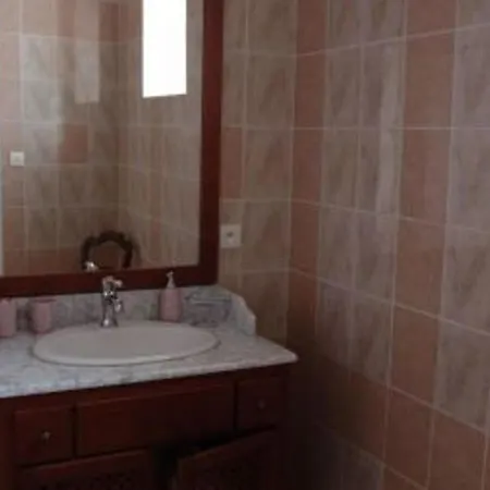Accueillante Maison Familiale Avec Terrasse Et Confortables A Montigny-les-vaucouleurs - Fr-1-585-110
