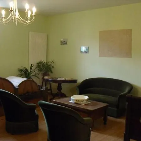 Bed & Breakfast Accueillante Maison Familiale Avec Terrasse Et Confortables A Montigny-les-vaucouleurs - Fr-1-585-110 Houdelaincourt