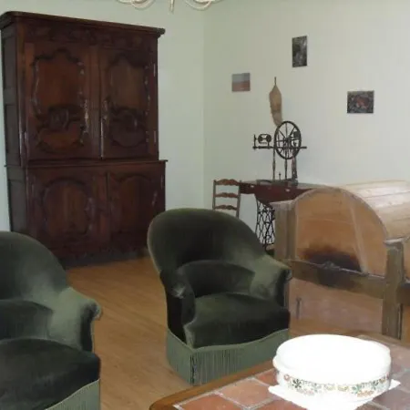 Accueillante Maison Familiale Avec Terrasse Et Confortables A Montigny-les-vaucouleurs - Fr-1-585-110 Bed & Breakfast *