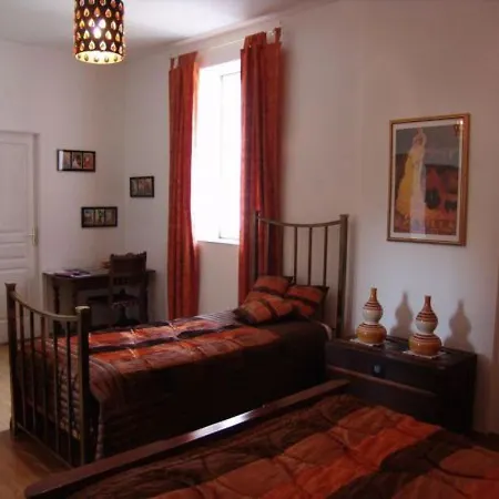 Accueillante Maison Familiale Avec Terrasse Et Confortables A Montigny-les-vaucouleurs - Fr-1-585-110 Houdelaincourt